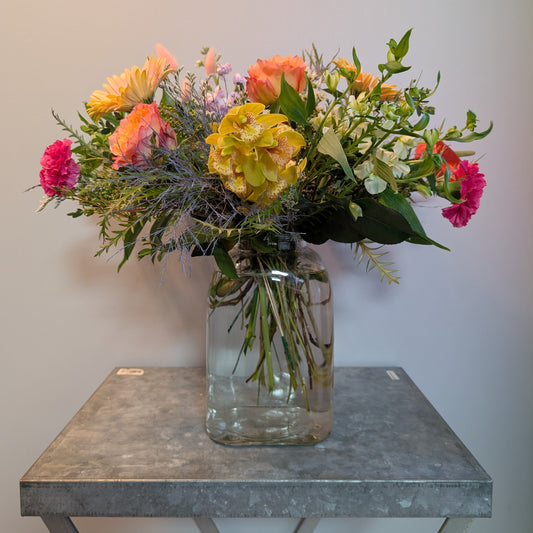 QUEEN OF EVERYTHING VASE ARRANGEMENT